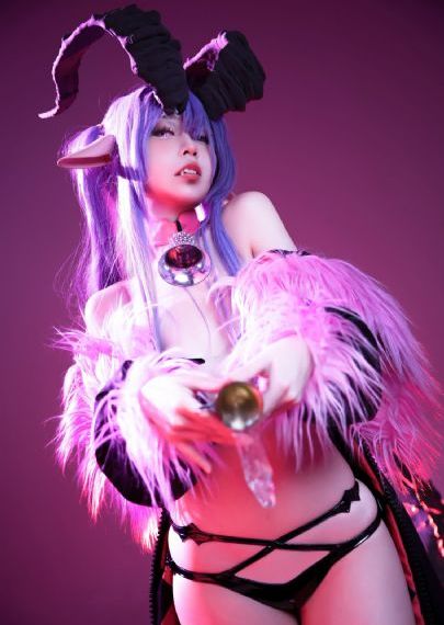 厨房娇妻被朋友胯下挺进视频
